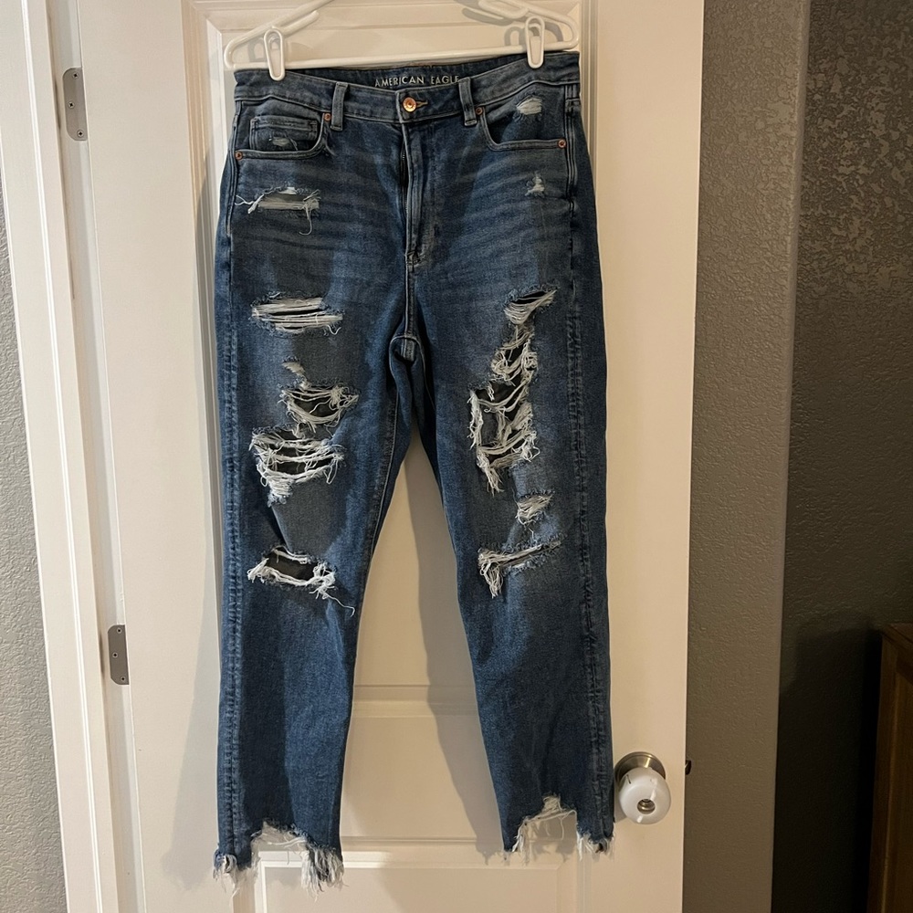Women’s American Eagle cropped destroyed jeans size 12 long